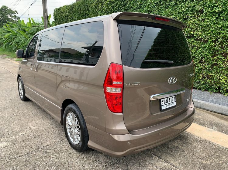 Hyundai Grand Starex 2017 2.5 VIP Van ดีเซล ไม่ติดแก๊ส เกียร์อัตโนมัติ น้ำตาล รูปที่ 4