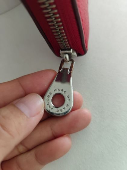 กระเป๋าสตางค์ Marc by Marc jacobs ใบยาวซิปรอบมือสองขายตามสภาพขอคนรับได้ รูปที่ 6