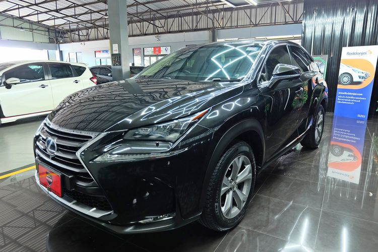 Lexus Nx300h 2015 2.5 Grand Luxury Utility-car เบนซิน เกียร์อัตโนมัติ ดำ รูปที่ 3