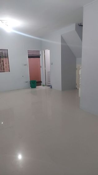 ทาวเฮ้าส์ให้เช่า 3 ห้องนอน 2 ห้องน้ำ 1 จอดรถในบ้าน ค่าเช่าเดือนละ 6000 บาท สนใจติดต่อ 081-457-7554