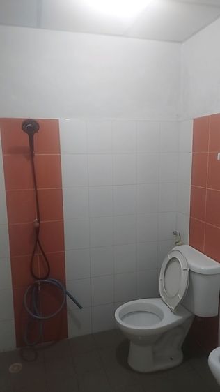 Pruksa สร้างเสร็จก่อน 2010 ไม่มี ทาวเฮ้าส์ให้เช่า 3 ห้องนอน 2 ห้องน้ำ 1 จอดรถในบ้าน ค่าเช่าเดือนละ 6000 บาท สนใจติดต่อ 081-457-7554 รูปที่ 2