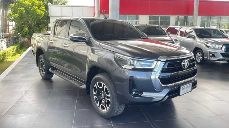 รถ Toyota Hilux Revo 2.4 Prerunner High สี เทา