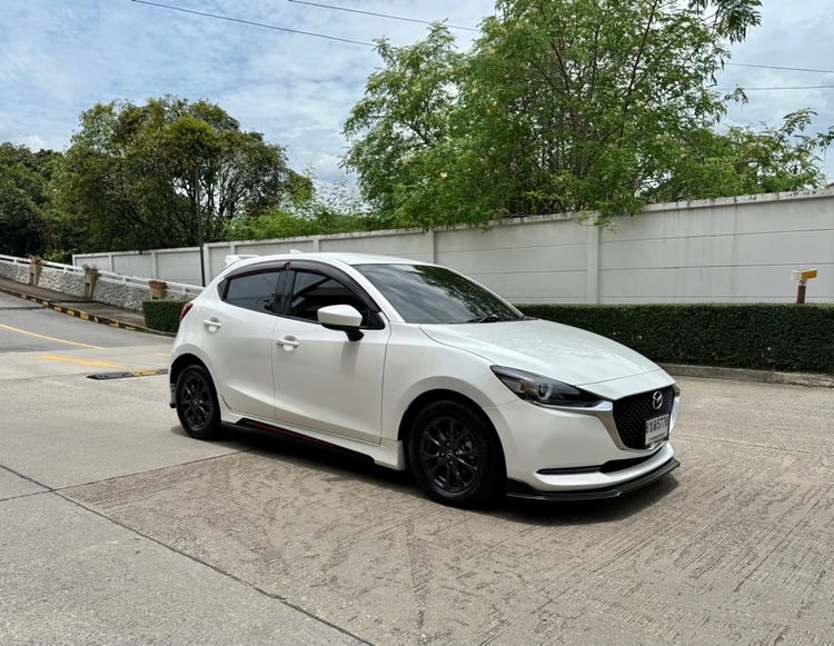Mazda Mazda 2 2020 1.3 Skyactiv-G S Sports Sedan เบนซิน ไม่ติดแก๊ส เกียร์อัตโนมัติ ขาว รูปที่ 2