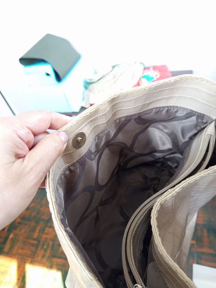 กระเป๋าหนังแท้  แบรนด์ฝรั่งเศส  SEQUOIA

 รูปที่ 9