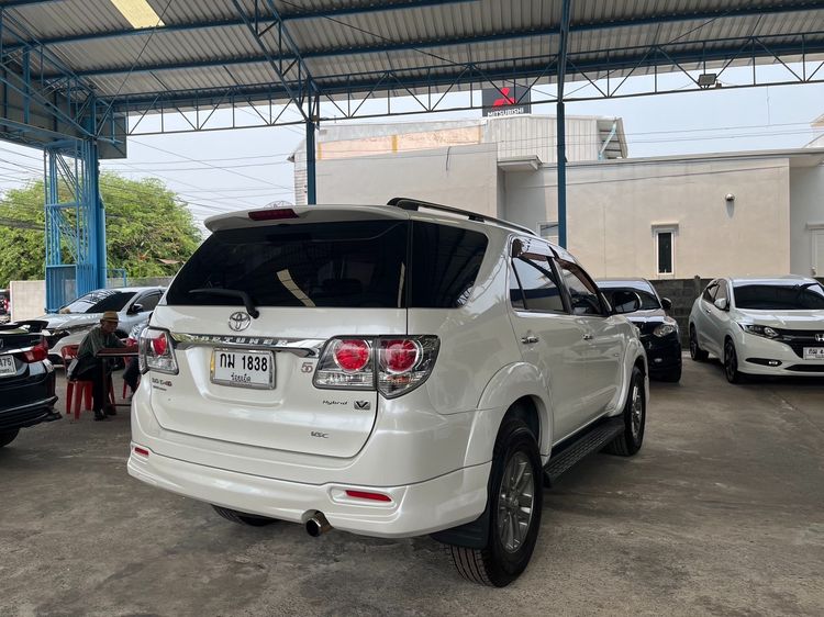 Toyota Fortuner 2012 3.0 V Utility-car ดีเซล ไม่ติดแก๊ส เกียร์อัตโนมัติ ขาว รูปที่ 3