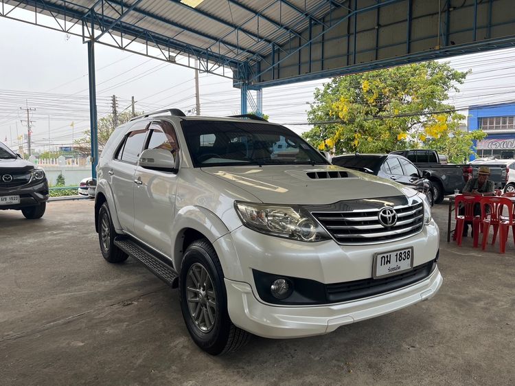Toyota Fortuner 2012 3.0 V Utility-car ดีเซล ไม่ติดแก๊ส เกียร์อัตโนมัติ ขาว รูปที่ 2