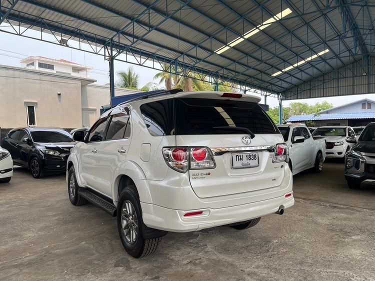 Toyota Fortuner 2012 3.0 V Utility-car ดีเซล ไม่ติดแก๊ส เกียร์อัตโนมัติ ขาว รูปที่ 4