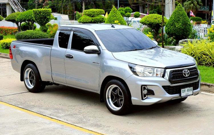 รถ Toyota Hilux Revo 2.4 Z Edition J Plus สี บรอนซ์เงิน