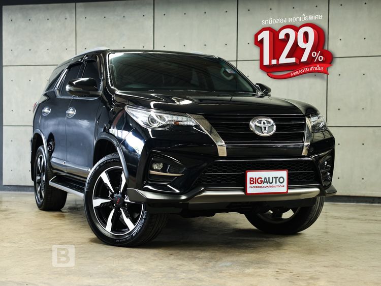 รถ Toyota Fortuner 2.8 TRD Sportivo สี ดำ