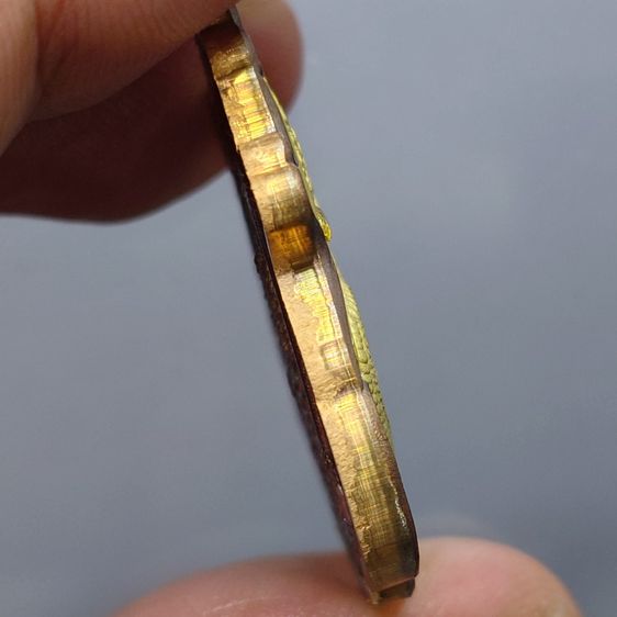 เหรียญปาดตาล อุดมโชค โภคทรัพย์ รุ่น ปาฎิหาริย์ปู่ศรีสุทโธ เนื้อประกายรุ้งหน้ากากทองทิพย์ฝังไพฑูรย์ ป่าคำชะโนด อุดรธานี ปี ๒๕๖๐ รูปที่ 6