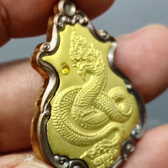 เหรียญปาดตาล อุดมโชค โภคทรัพย์ รุ่น ปาฎิหาริย์ปู่ศรีสุทโธ เนื้อประกายรุ้งหน้ากากทองทิพย์ฝังไพฑูรย์ ป่าคำชะโนด อุดรธานี ปี ๒๕๖๐ รูปที่ 4