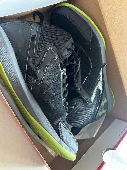ดำ ผ้าใบ รองเท้าผ้าใบ UK 9.5 | EU 44 | US 10 รองเท้าบาสเกตบอล Under armour(มือสอง) 