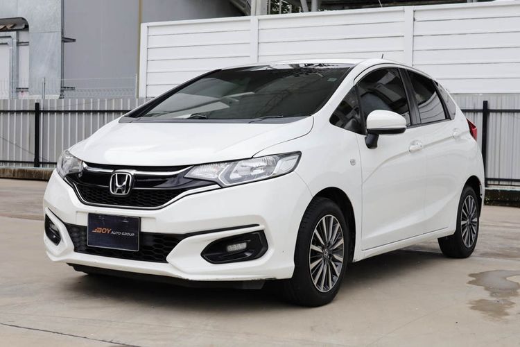 รถ Honda Jazz 1.5 V Plus i-VTEC สี ขาว