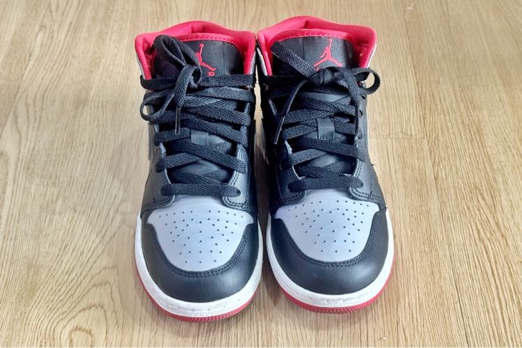 รองเท้า Nike Air Jordan 1 MID รูปที่ 4