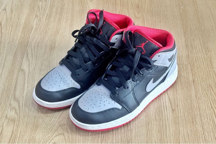 รองเท้า Nike Air Jordan 1 MID