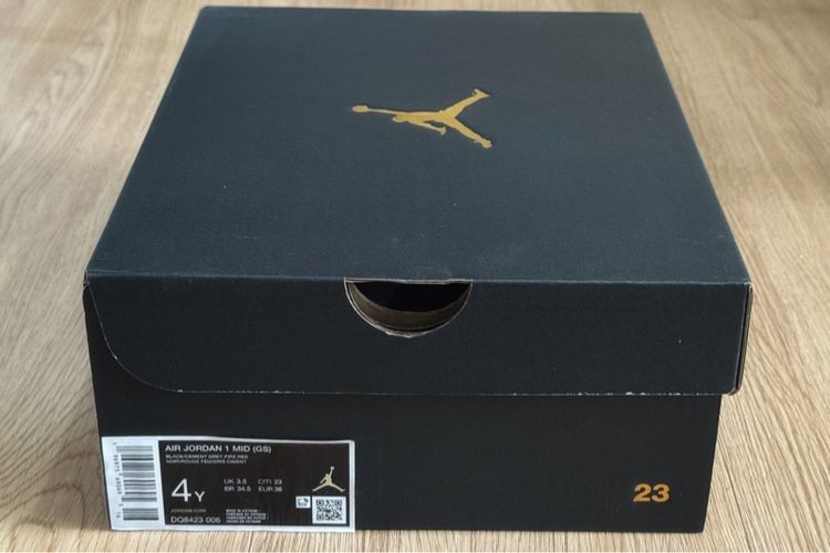 รองเท้า Nike Air Jordan 1 MID รูปที่ 7