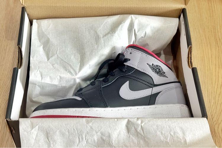 รองเท้า Nike Air Jordan 1 MID รูปที่ 6