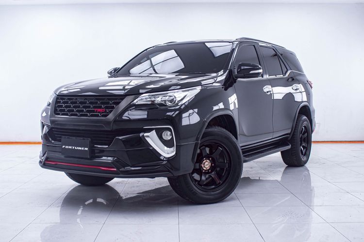 รถ Toyota Fortuner 2.7 V สี ดำ