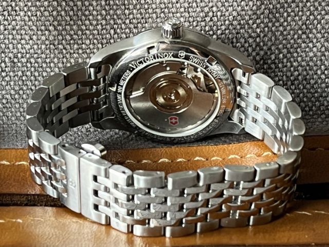 รับเทรด Victorinox Ambassador Automatic Silver Dial 32mm สภาพเหมือนใหม่ รูปที่ 7