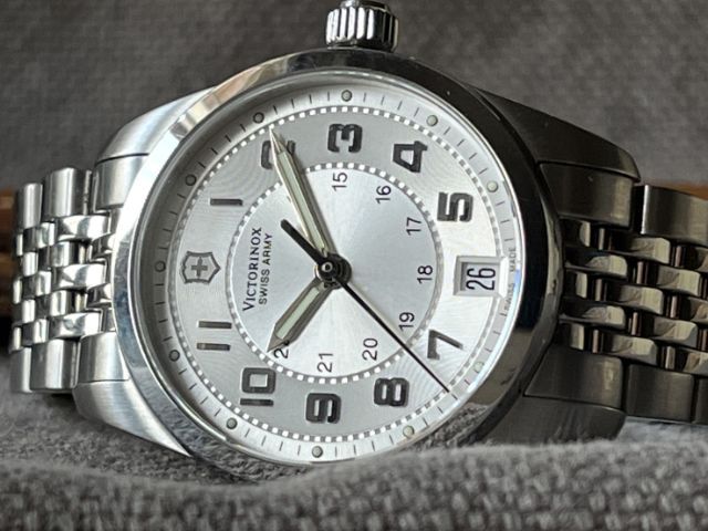 รับเทรด Victorinox Ambassador Automatic Silver Dial 32mm สภาพเหมือนใหม่ รูปที่ 8