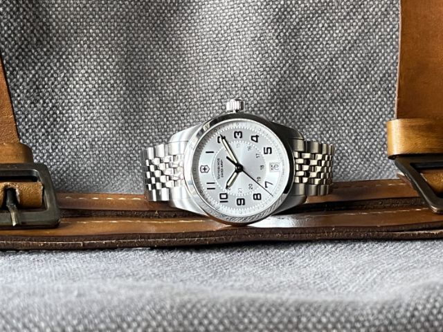 รับเทรด Victorinox Ambassador Automatic Silver Dial 32mm สภาพเหมือนใหม่ รูปที่ 12