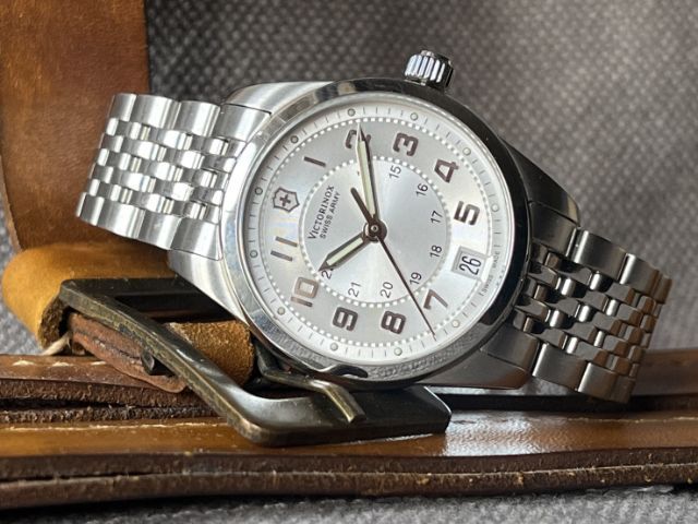 รับเทรด Victorinox Ambassador Automatic Silver Dial 32mm สภาพเหมือนใหม่