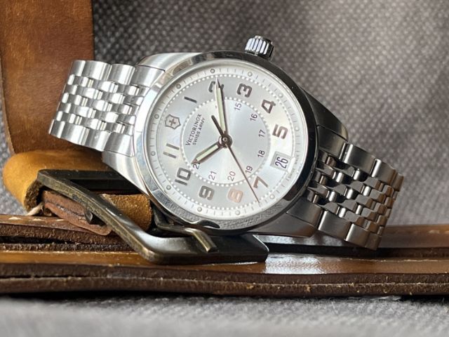 รับเทรด Victorinox Ambassador Automatic Silver Dial 32mm สภาพเหมือนใหม่ รูปที่ 9