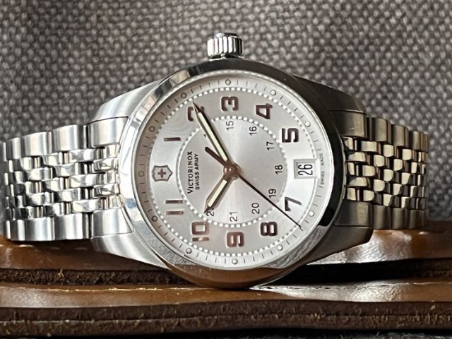 รับเทรด Victorinox Ambassador Automatic Silver Dial 32mm สภาพเหมือนใหม่ รูปที่ 5