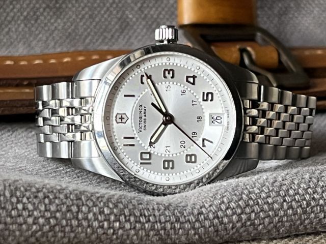 รับเทรด Victorinox Ambassador Automatic Silver Dial 32mm สภาพเหมือนใหม่ รูปที่ 3