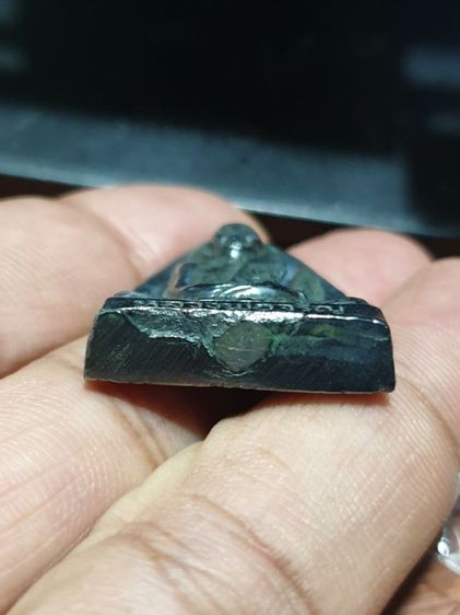 หลวงพ่อจรัญ พิมพ์เข่ากว้างหลังเตารีดแตกลายงา รุ่น มหามงคล เนื้อเมฆพัตร์

ปี 54 สร้าง 999 เหรียญ ตอกโค๊ตชัดเจน ไม่มีกล่อง รับประกันพระแท้ รูปที่ 4