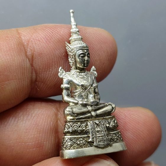 พระพุทธมหามณีรัตนปฏิมากร (พระแก้วมรกต) เนื้อเงินรมดำ กรมสรรพสามิต ครบรอบ 64 ปี พ.ศ.2539 พร้อมกล่องเดิม รูปที่ 5