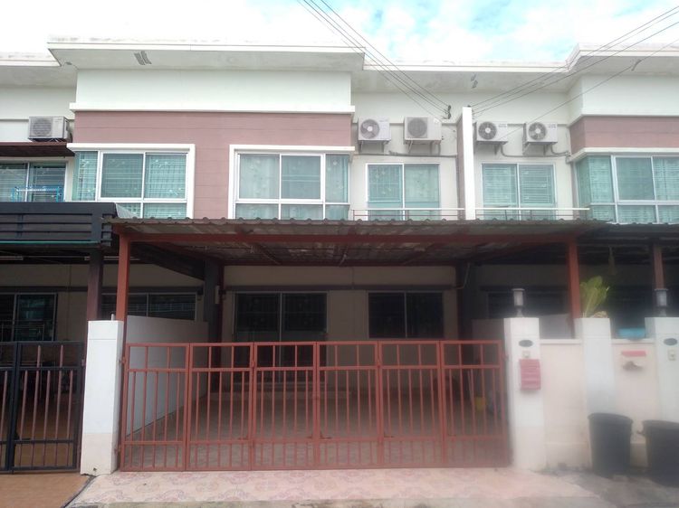 ด่วนให้เช่าทาวน์เฮาส์ 2 ชั้น 3ห้องนอน 2 ห้องน้ำ จอดรถยนต์ได้ 2คัน  ม.บ้านโนโววิลล์ ปทุมธานี ใกล้ รพ. ปทุมธานี โลตัส ติดถนนใหญ่