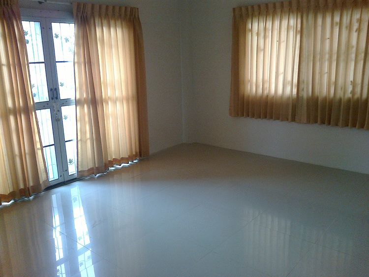 ด่วนให้เช่าทาวน์เฮาส์ 2 ชั้น 3ห้องนอน 2 ห้องน้ำ จอดรถยนต์ได้ 2คัน  ม.บ้านโนโววิลล์ ปทุมธานี ใกล้ รพ. ปทุมธานี โลตัส ติดถนนใหญ่ รูปที่ 3