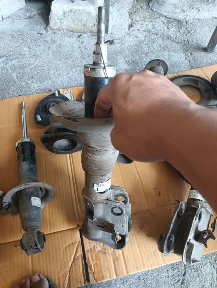 ขายโช๊คเดิมcrv g2 สภาพดีใช้งานได้4ต้นของครบตามรูป