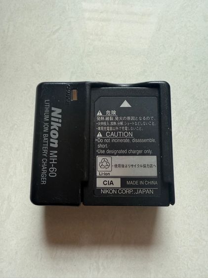 แท่นชาร์จแบตเตอรี่ และถ่าน Nikon MH-60