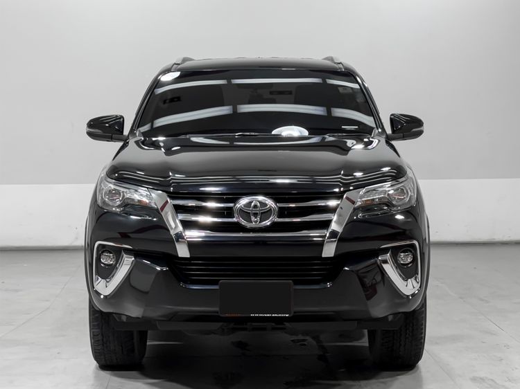 Toyota Fortuner 2021 2.4 V Utility-car ดีเซล เกียร์อัตโนมัติ ดำ รูปที่ 2