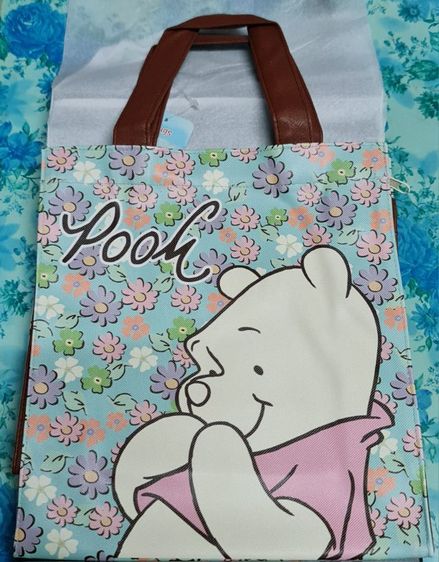 กระเป๋าใส่ของ Disney ลาย Winnie the Poooh (ของใหม่) ขนาด ก 24 × ย 27 ซม ด้านข้าง 9.5 ซม