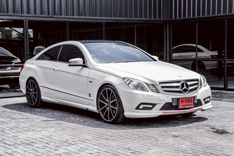 รถ Mercedes-Benz E-Class E250 AMG สี ขาว
