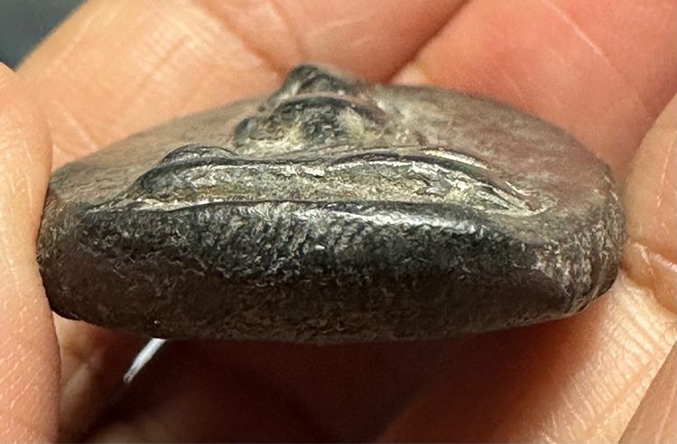 🙏พระผงสุพรรณดำไม่ตัดปีก พิมพ์หน้าแก่🙏พระผงสุพรรณพิมพ์ หน้าหนุ่ม องค์ละ1550 รูปที่ 9