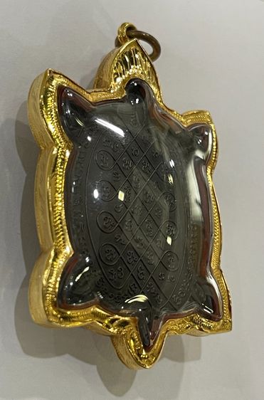 เหรียญพญาเต่าเรือน รุ่นสุขใจ เนื้อนวะ บล็อกปากขีด หลวงปู่หลิว ปี 2537 พร้อมกรอบทอง(ไม่มีห่วง) รูปที่ 10