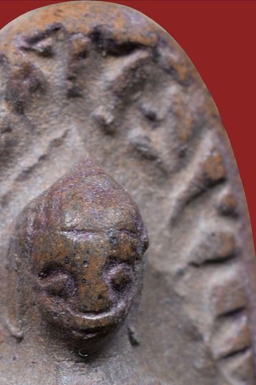 พระรอด ลำพูน พิมพ์ใหญ่ เนื้อออกสีขาว รูปที่ 8