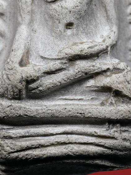 พระรอด ลำพูน พิมพ์ใหญ่ เนื้อออกสีขาว มีหน้ามีตา สวย รูปที่ 4