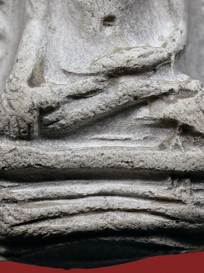 พระรอด ลำพูน พิมพ์ใหญ่ เนื้อออกสีขาว มีหน้ามีตา สวย รูปที่ 13