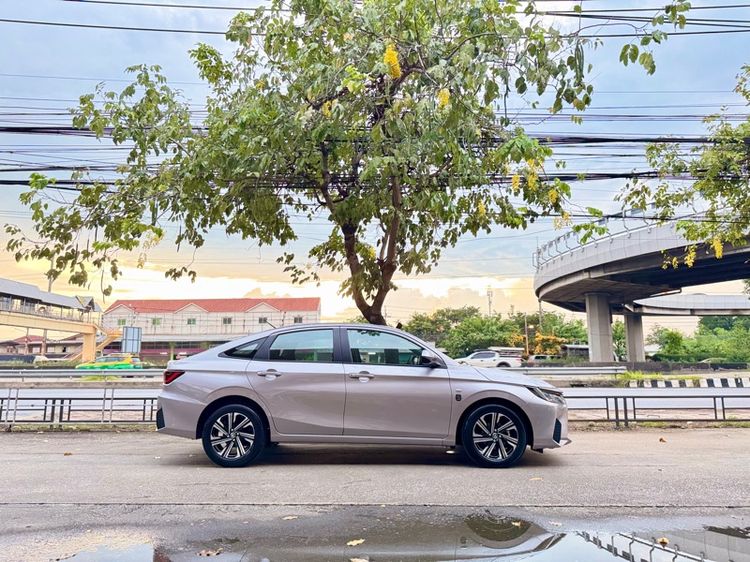 Toyota Yaris ATIV 2022 1.2 Sport Sedan เบนซิน ไม่ติดแก๊ส เกียร์อัตโนมัติ เทา รูปที่ 4