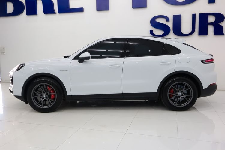 Porsche Cayenne 2025 3.0 E-Hybrid Coupé 4WD Sedan ปลั๊กอินไฮบริด (PHEV) ไม่ติดแก๊ส เกียร์อัตโนมัติ ขาว รูปที่ 4