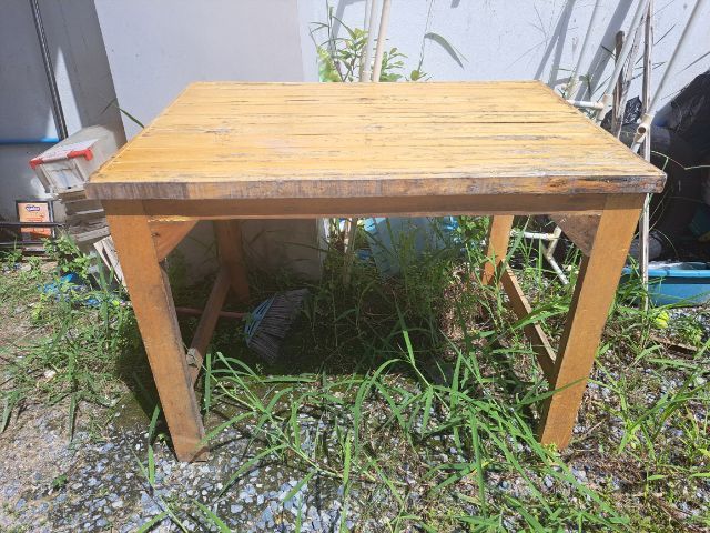 โต๊ะไม้