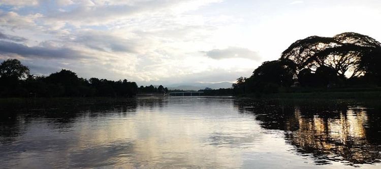 Vายทีดินติดแม่น้ำกก สองด้านข้างติดโรงแรมห้าดาว หน้าติดถนนแควหวาย                  