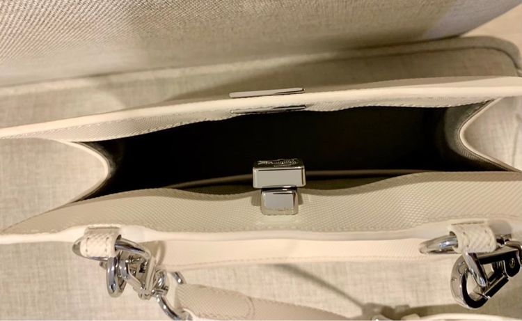 กระเป๋าสะพาย Lacoste  รูปที่ 6