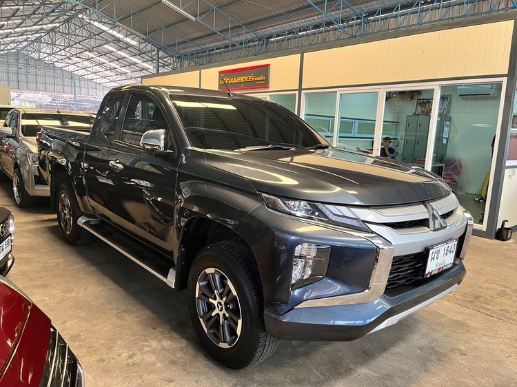 Mitsubishi Triton 2021 All New Mega Cab 2.4 GLS Plus Pickup ดีเซล ไม่ติดแก๊ส เกียร์ธรรมดา เทา รูปที่ 2