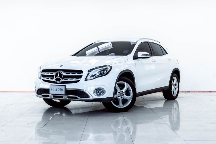 รถ Mercedes-Benz GLA-Class GLA200 สี ขาว